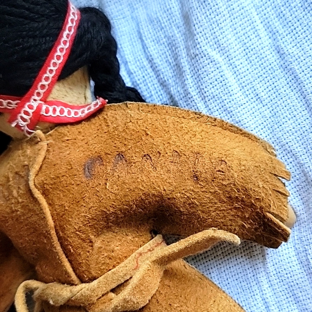 Spuzzum Indian Tourists Souvenir Doll - Picture 4 of 6